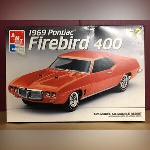 AMT 1969 Pontiac Firebird 400 1/25 Model kit